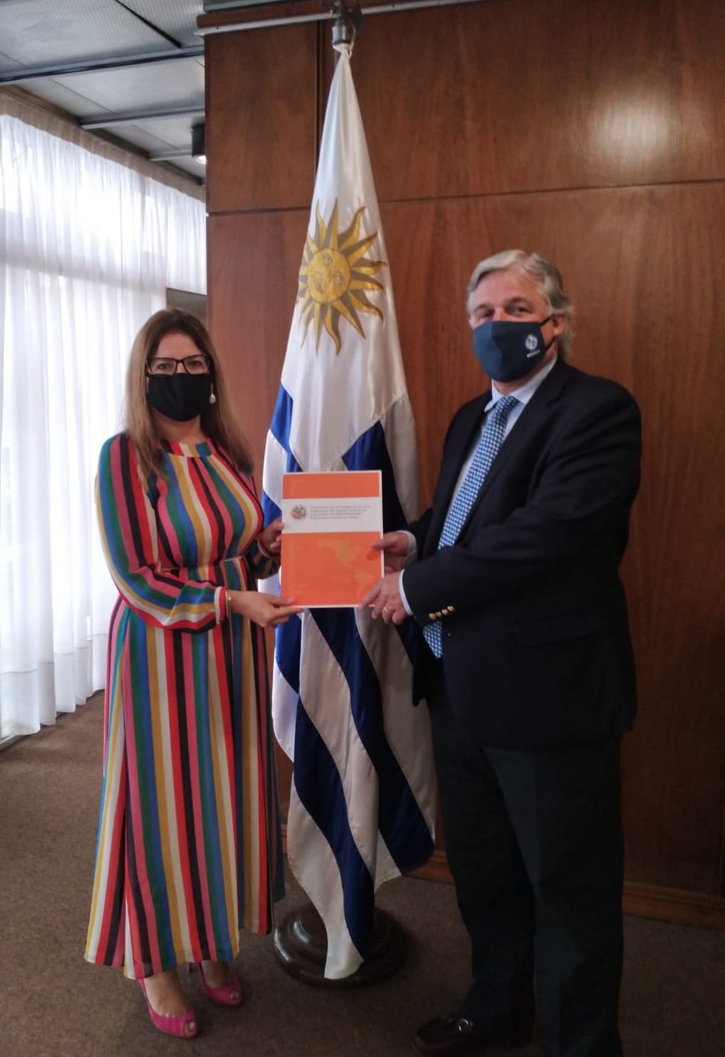 Presentación de la nota de acreditación de la Representante de OEA en Uruguay, Sra. Claudia Barrientos, al Canciller Francisco Bustillo(11 de febrero de 2021)